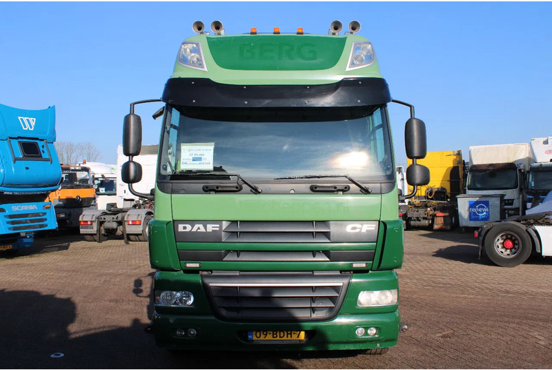 DAF CF 85.460 8X4 + 30 TON VDL hook + euro 5 - Hook lift truck: picture 2 DAF CF 85.460 8X4 + 30 TON VDL hook + euro 5 - Hook lift truck: picture 2