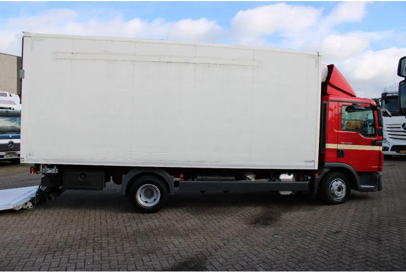 MAN TGL 8.220 + MANUAL + EURO 6 + LIFT - Refrigerator truck: picture 4 MAN TGL 8.220 + MANUAL + EURO 6 + LIFT - Refrigerator truck: picture 4