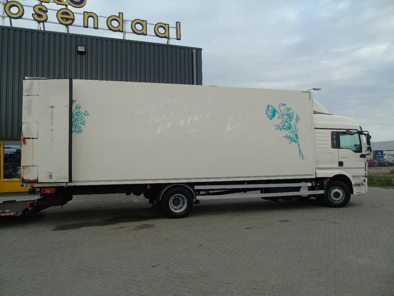 MAN TGM 12.250 + EURO 6 + LIFT - Box truck: picture 3 MAN TGM 12.250 + EURO 6 + LIFT - Box truck: picture 3