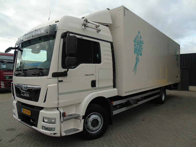 MAN TGM 12.250 + EURO 6 + LIFT - Box truck: picture 2 MAN TGM 12.250 + EURO 6 + LIFT - Box truck: picture 2