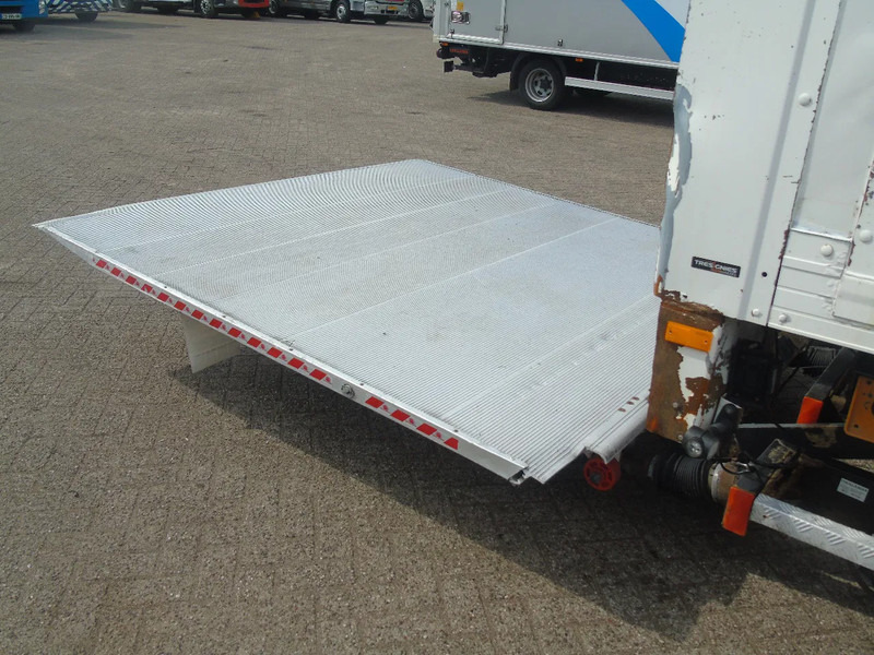 Box truck MAN TGM 15.250 + MANUAL + EURO 5 + LIFT: picture 20