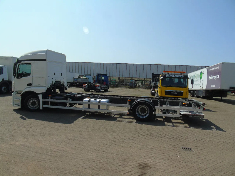 Mercedes-Benz Actros 1924 + lift + euro 6 - Container transporter/ Swap body truck: picture 5 Mercedes-Benz Actros 1924 + lift + euro 6 - Container transporter/ Swap body truck: picture 5