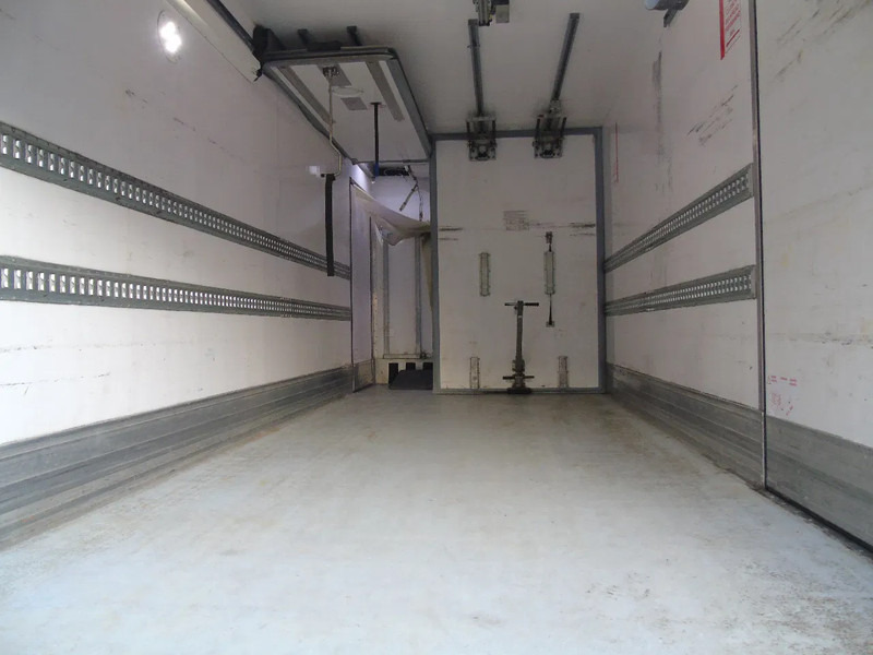 Mercedes-Benz Antos 1932 + EURO 6 + CARRIER + LIFT - Refrigerator truck: picture 4 Mercedes-Benz Antos 1932 + EURO 6 + CARRIER + LIFT - Refrigerator truck: picture 4