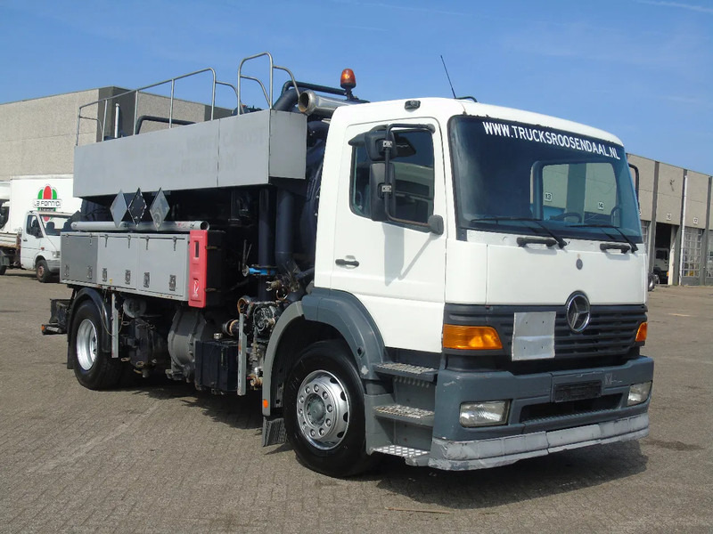 Mercedes-Benz Atego 1923 + 8.800 liter INOX + complete pump/tipper/functional + EURO 2 - Vacuum truck: picture 4 Mercedes-Benz Atego 1923 + 8.800 liter INOX + complete pump/tipper/functional + EURO 2 - Vacuum truck: picture 4