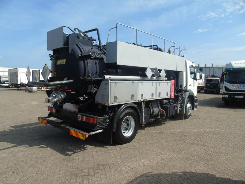 Mercedes-Benz Atego 1923 + 8.800 liter INOX + complete pump/tipper/functional + EURO 2 - Vacuum truck: picture 5 Mercedes-Benz Atego 1923 + 8.800 liter INOX + complete pump/tipper/functional + EURO 2 - Vacuum truck: picture 5