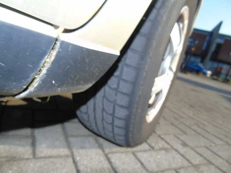 SUV Toyota RAV4 + 4X4 + AUTOMAT + PETROL: picture 17