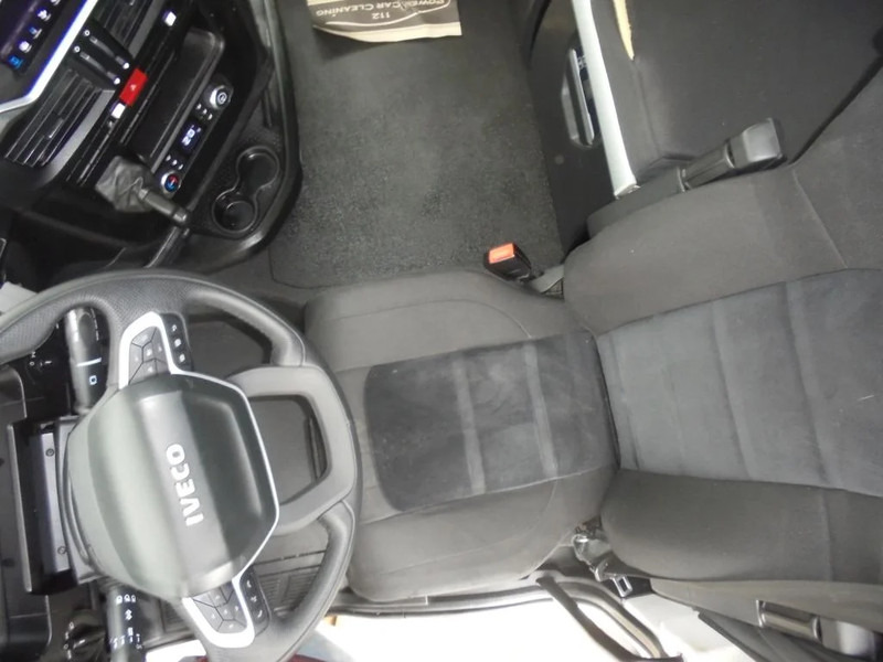 Iveco S-WAY 460+ Euro 6 + LNG + CNG + Retarder - Tractor unit: picture 5 Iveco S-WAY 460+ Euro 6 + LNG + CNG + Retarder - Tractor unit: picture 5