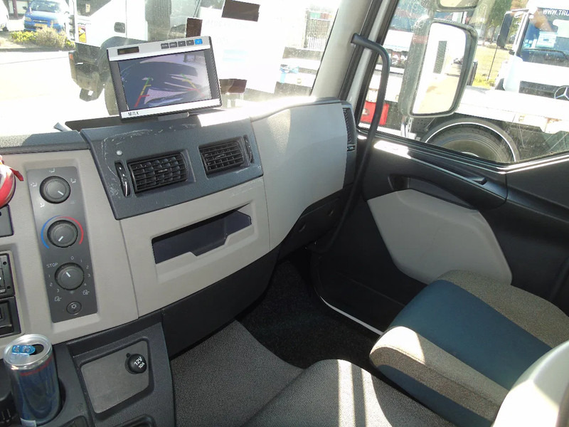 Box truck Volvo FL 250 + euro 6 + lift + 12T: picture 18 Box truck Volvo FL 250 + euro 6 + lift + 12T: picture 18