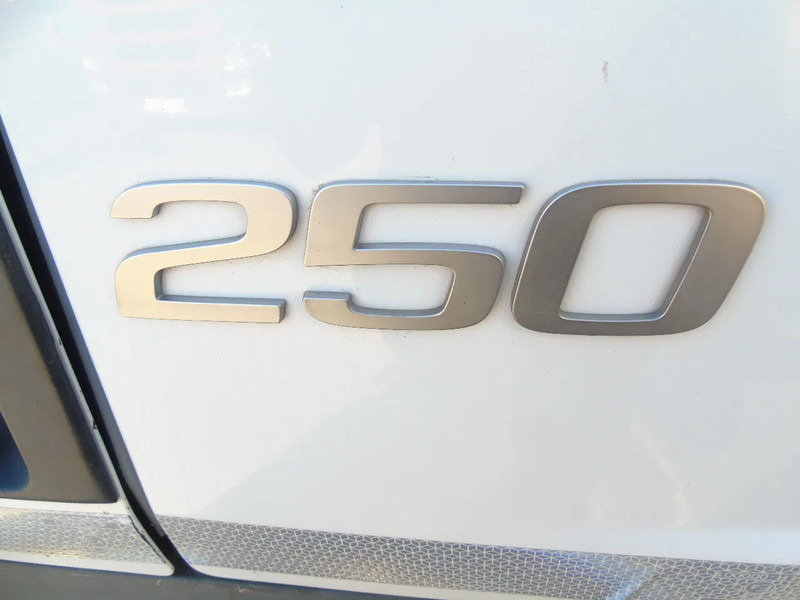 Box truck Volvo FL 250 + euro 6 + lift + 12T: picture 17 Box truck Volvo FL 250 + euro 6 + lift + 12T: picture 17