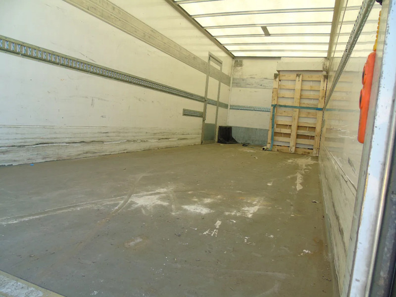 Box truck Volvo FL 250 + euro 6 + lift + 12T: picture 12 Box truck Volvo FL 250 + euro 6 + lift + 12T: picture 12