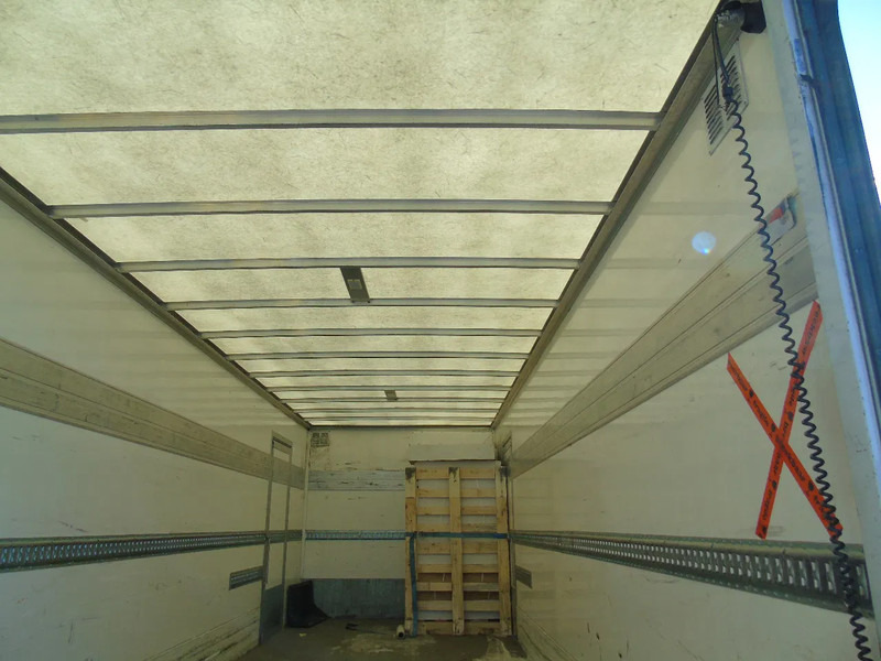 Box truck Volvo FL 250 + euro 6 + lift + 12T: picture 9 Box truck Volvo FL 250 + euro 6 + lift + 12T: picture 9