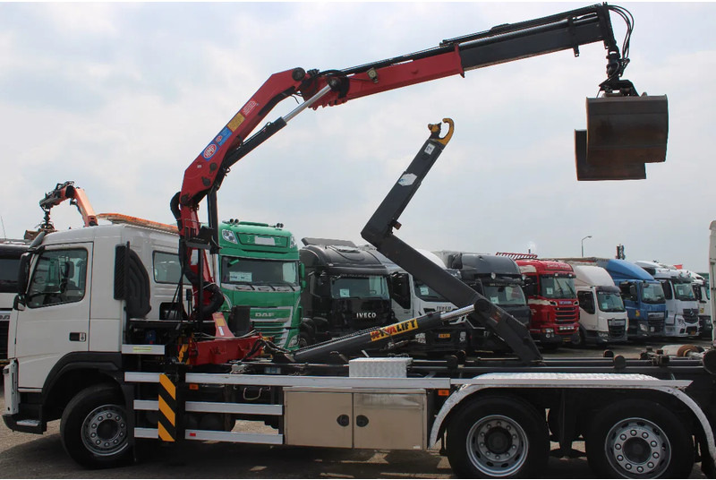 Volvo FM 330 + HMF 1035 + HOOKSYTEM HYVA + EURO 5 + 6X2 - Crane truck: picture 4 Volvo FM 330 + HMF 1035 + HOOKSYTEM HYVA + EURO 5 + 6X2 - Crane truck: picture 4