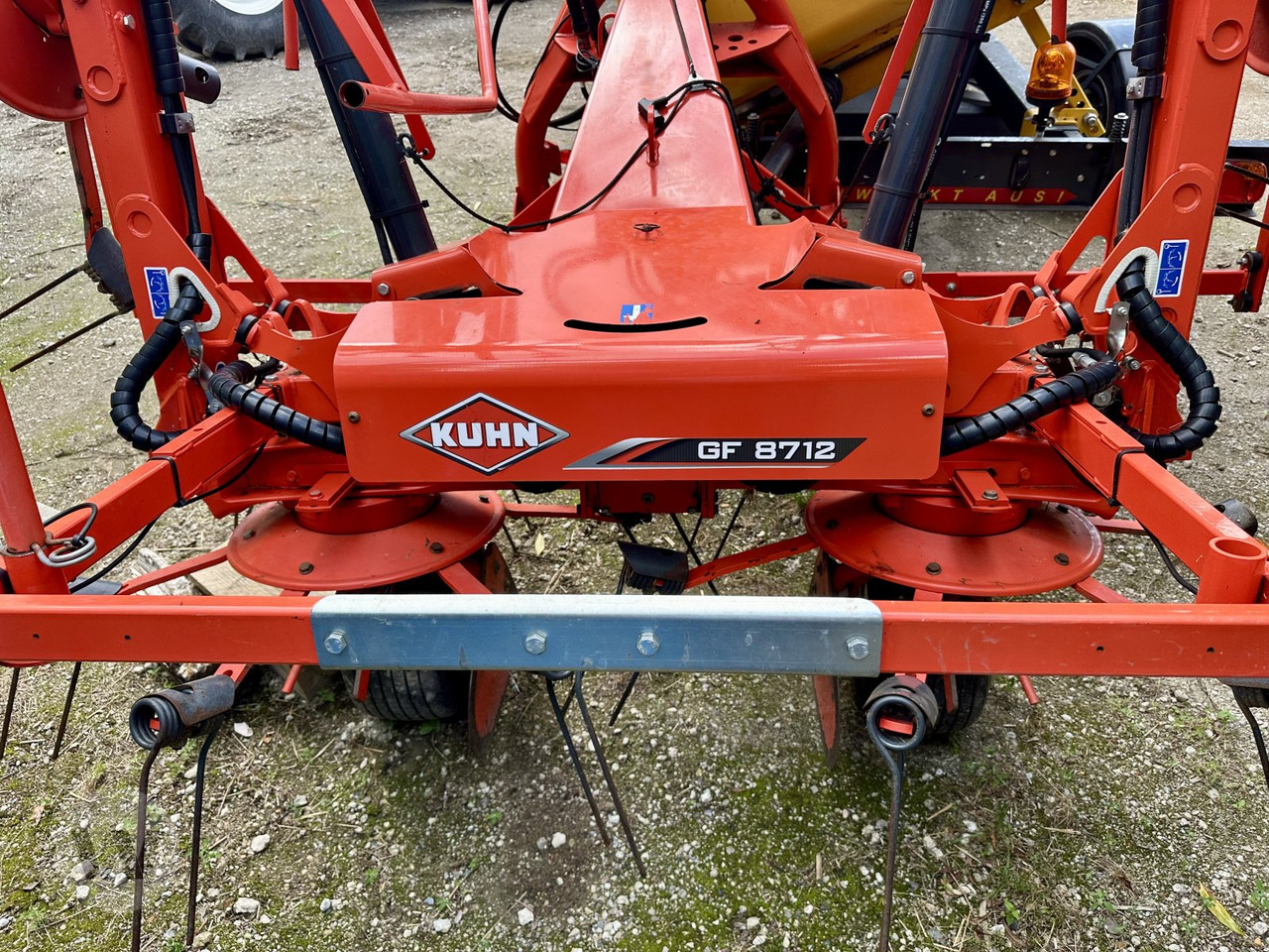 Kuhn GF 8712 - Tedder/ Rake: picture 3 Kuhn GF 8712 - Tedder/ Rake: picture 3