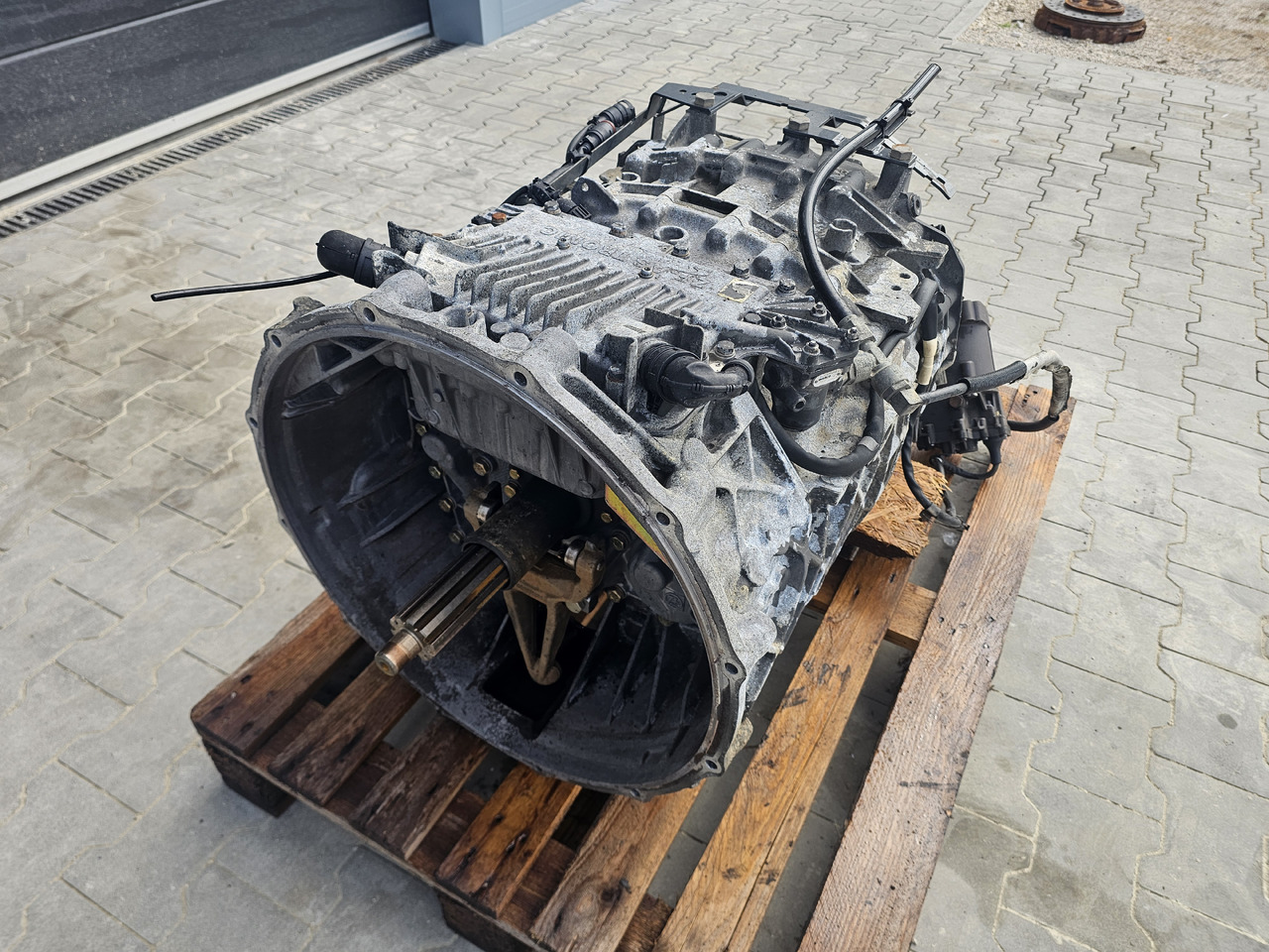 DAF XF 105 GEARBOX / 12AS2330 TD / COMPLETE / WORLDWIDE DELIVERY - Gearbox: picture 3 DAF XF 105 GEARBOX / 12AS2330 TD / COMPLETE / WORLDWIDE DELIVERY - Gearbox: picture 3