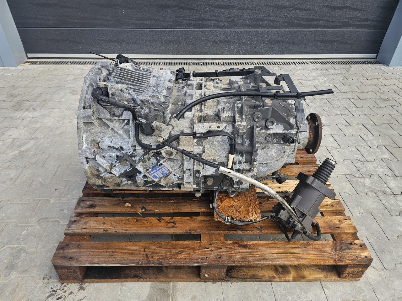 DAF XF 105 GEARBOX / 12AS2330 TD / COMPLETE / WORLDWIDE DELIVERY - Gearbox: picture 1 DAF XF 105 GEARBOX / 12AS2330 TD / COMPLETE / WORLDWIDE DELIVERY - Gearbox: picture 1