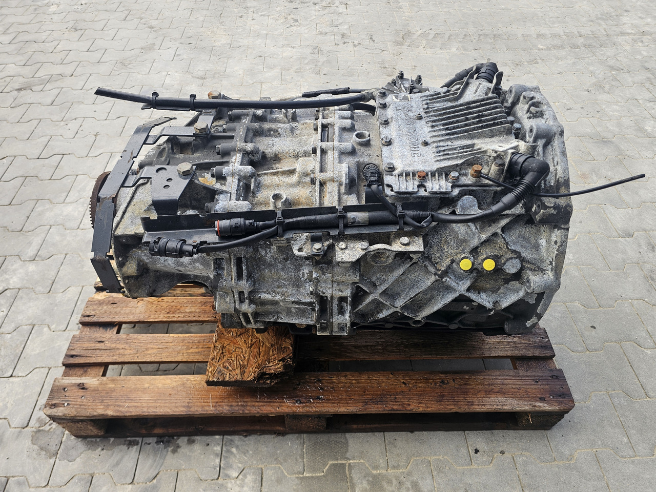 DAF XF 105 GEARBOX / 12AS2330 TD / COMPLETE / WORLDWIDE DELIVERY - Gearbox: picture 2 DAF XF 105 GEARBOX / 12AS2330 TD / COMPLETE / WORLDWIDE DELIVERY - Gearbox: picture 2