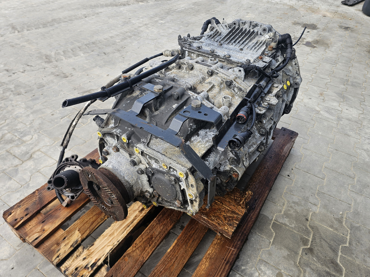 DAF XF 105 GEARBOX / 12AS2330 TD / COMPLETE / WORLDWIDE DELIVERY - Gearbox: picture 4 DAF XF 105 GEARBOX / 12AS2330 TD / COMPLETE / WORLDWIDE DELIVERY - Gearbox: picture 4