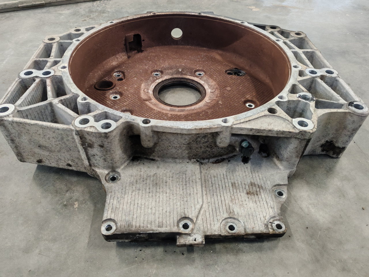 MAN TGS TGX EURO6 / D2676LF / FLYWHEEL HOUSING / 51014013297 - Flywheel: picture 3 MAN TGS TGX EURO6 / D2676LF / FLYWHEEL HOUSING / 51014013297 - Flywheel: picture 3