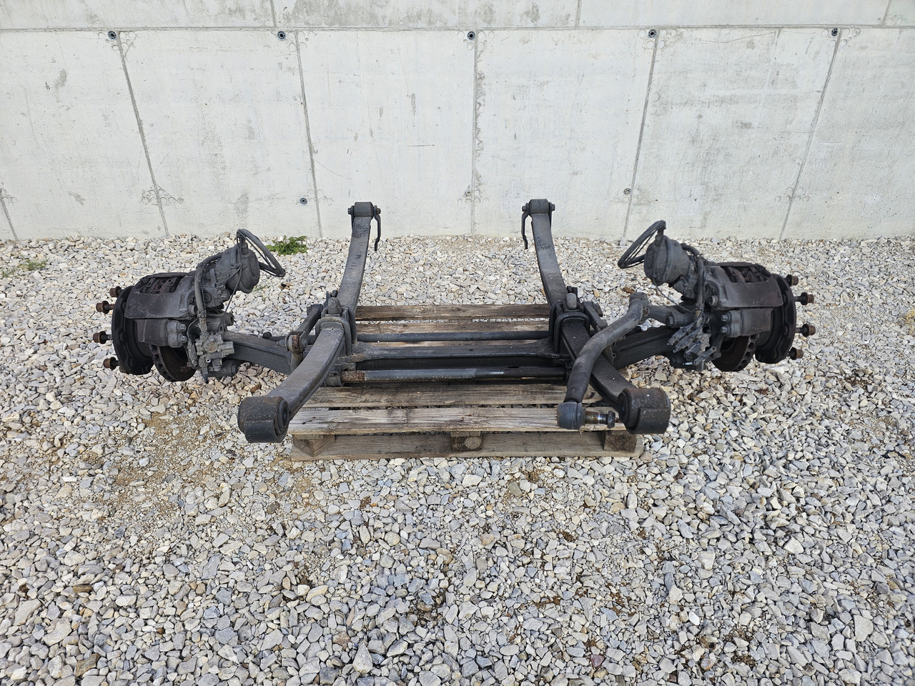 MERCEDES ATEGO MP4 12.XXX EURO 6 / COMPLETE FRONT AXLE - Front axle: picture 2 MERCEDES ATEGO MP4 12.XXX EURO 6 / COMPLETE FRONT AXLE - Front axle: picture 2