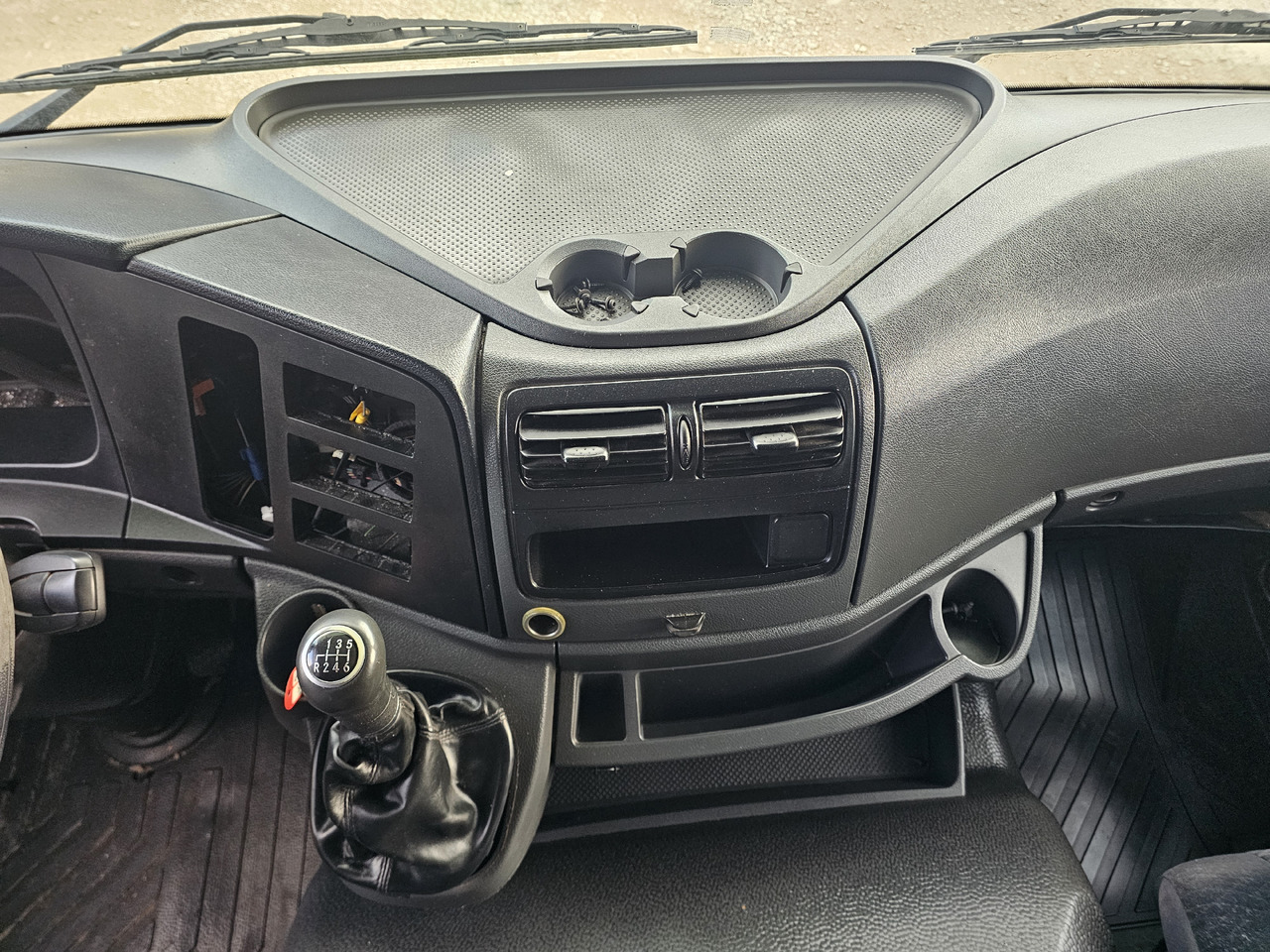 MERCEDES-BENZ ATEGO MP4 EURO 6 / DASHBOARD - RHD to LHD SWITCH SET - Dashboard: picture 4 MERCEDES-BENZ ATEGO MP4 EURO 6 / DASHBOARD - RHD to LHD SWITCH SET - Dashboard: picture 4