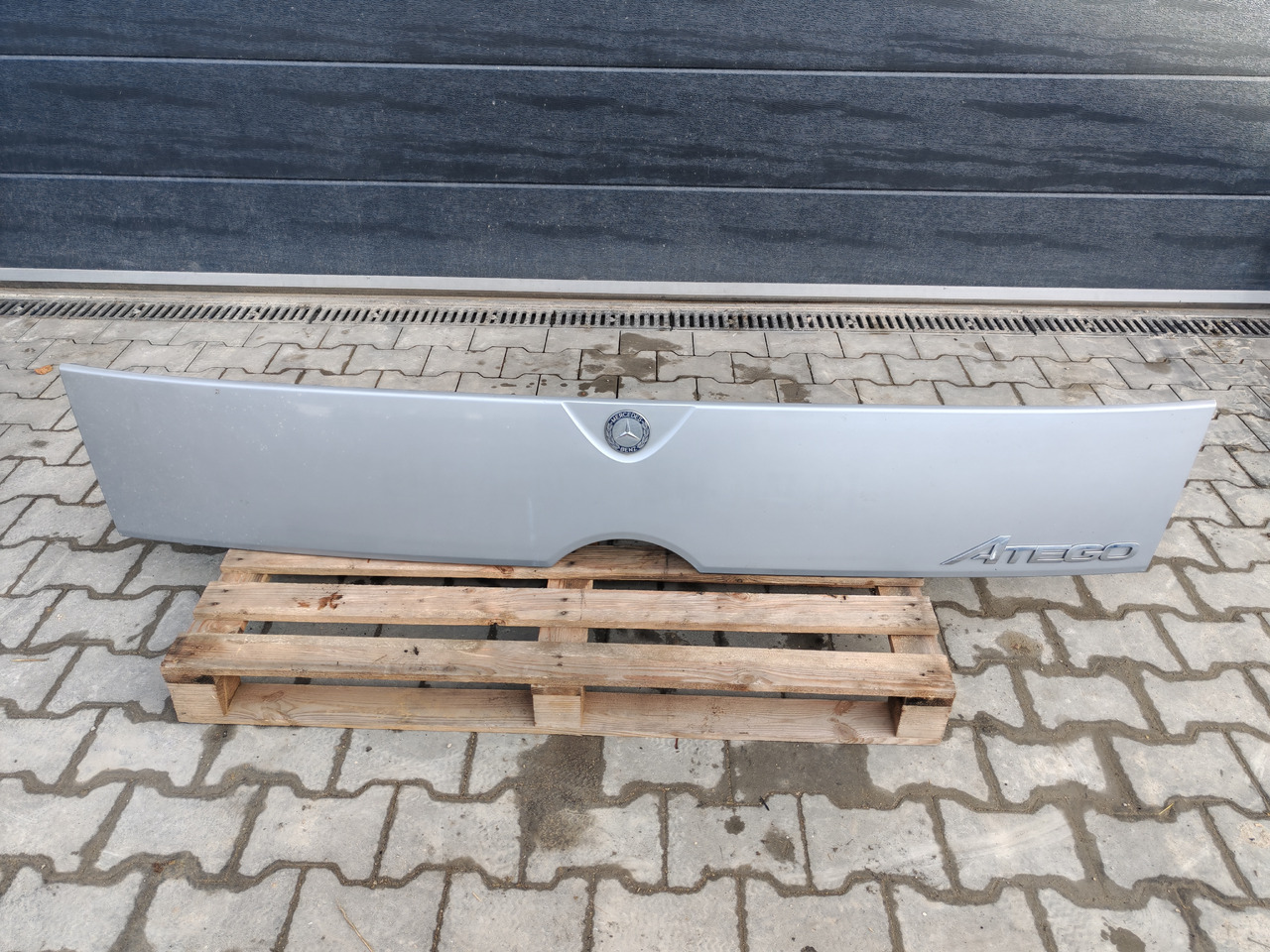 MERCEDES-BENZ ATEGO MP4 EURO 6 / FRONT BONNET - Hood: picture 2 MERCEDES-BENZ ATEGO MP4 EURO 6 / FRONT BONNET - Hood: picture 2