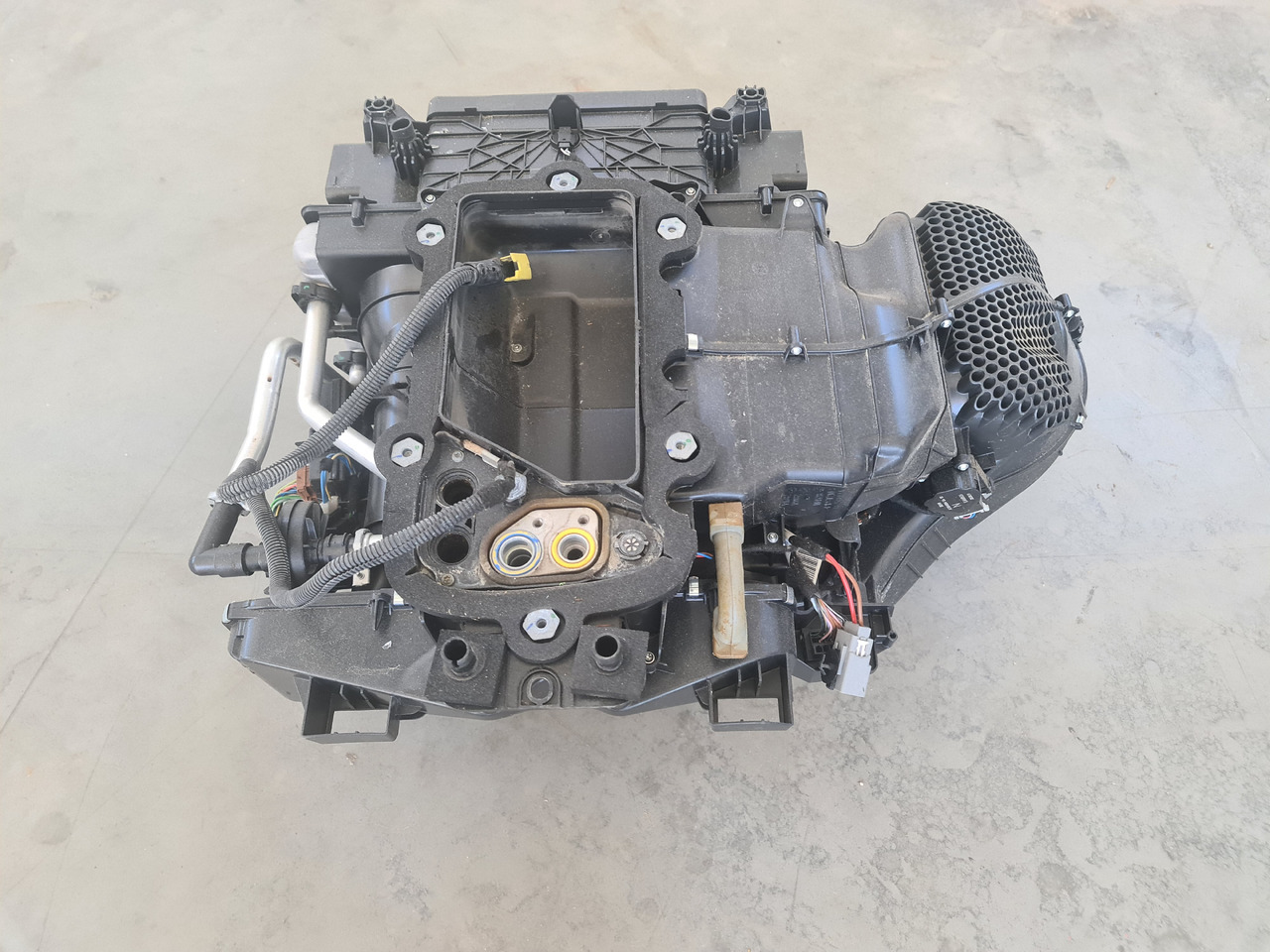 RENAULT RANGE T / COMPLETE CABINE HEATER / 7484593228 - Heating/ Ventilation: picture 5 RENAULT RANGE T / COMPLETE CABINE HEATER / 7484593228 - Heating/ Ventilation: picture 5