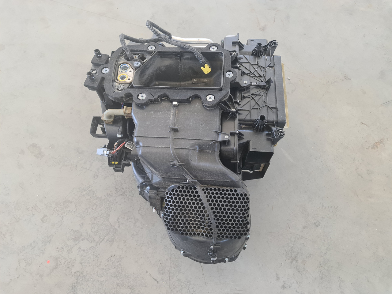 RENAULT RANGE T / COMPLETE CABINE HEATER / 7484593228 - Heating/ Ventilation: picture 2 RENAULT RANGE T / COMPLETE CABINE HEATER / 7484593228 - Heating/ Ventilation: picture 2