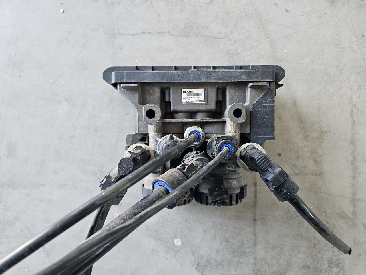 RENAULT RANGE T / REAR EBS VALVE / K102266 22225566 - Brake valve: picture 2 RENAULT RANGE T / REAR EBS VALVE / K102266 22225566 - Brake valve: picture 2