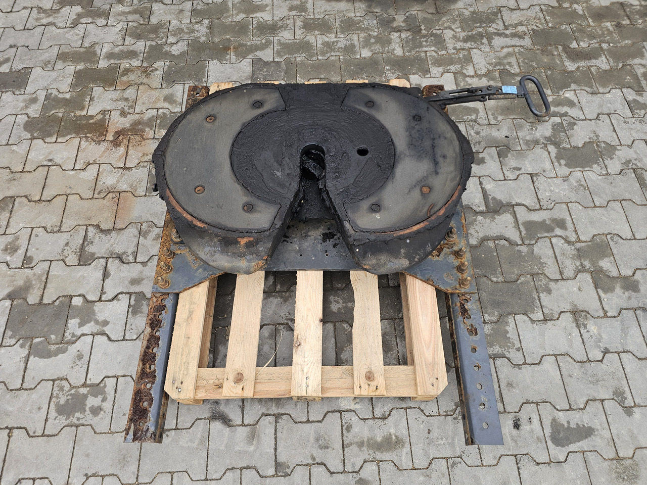 RENAULT RANGE T / JOST COMPLETE FIFTWHEEL / BRACKET: 185mm - Spare parts: picture 1 RENAULT RANGE T / JOST COMPLETE FIFTWHEEL / BRACKET: 185mm - Spare parts: picture 1
