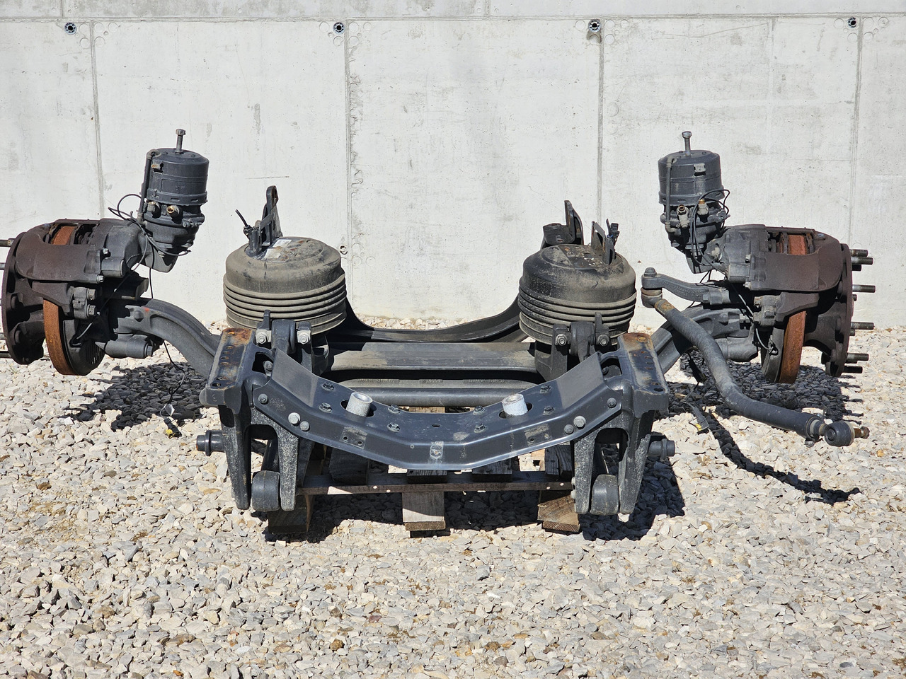 VOLVO FH5 FM5 / FRONT AIR SUNSPENSION - Front axle: picture 1 VOLVO FH5 FM5 / FRONT AIR SUNSPENSION - Front axle: picture 1