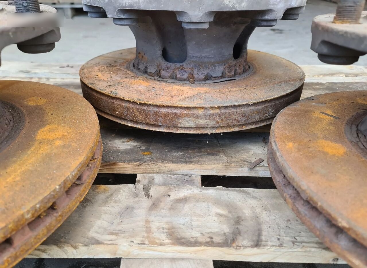 VOLVO RENAULT FRONT HUB 68mm 6.8cm / WORLDWIDE DELIVERY - Hub for Truck: picture 4 VOLVO RENAULT FRONT HUB 68mm 6.8cm / WORLDWIDE DELIVERY - Hub for Truck: picture 4