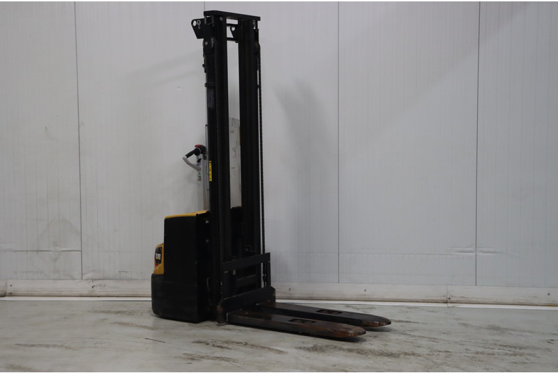 Caterpillar NSP14 - Stacker: picture 1 Caterpillar NSP14 - Stacker: picture 1