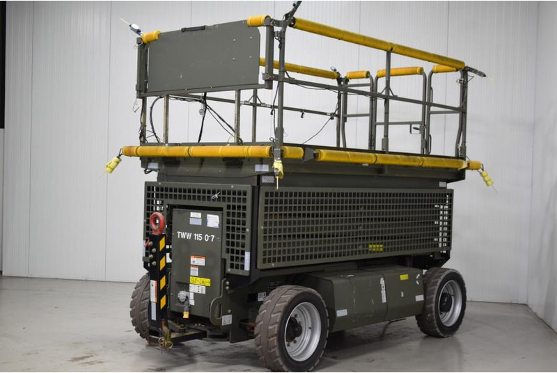 JLG M3369 - Scissor lift: picture 3 JLG M3369 - Scissor lift: picture 3