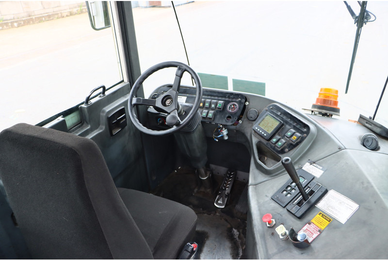 Kalmar TT612D - Terminal tractor: picture 2 Kalmar TT612D - Terminal tractor: picture 2