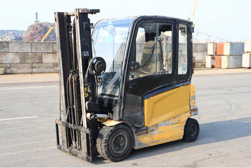 Mitsubishi FB35N - Electric forklift: picture 4 Mitsubishi FB35N - Electric forklift: picture 4