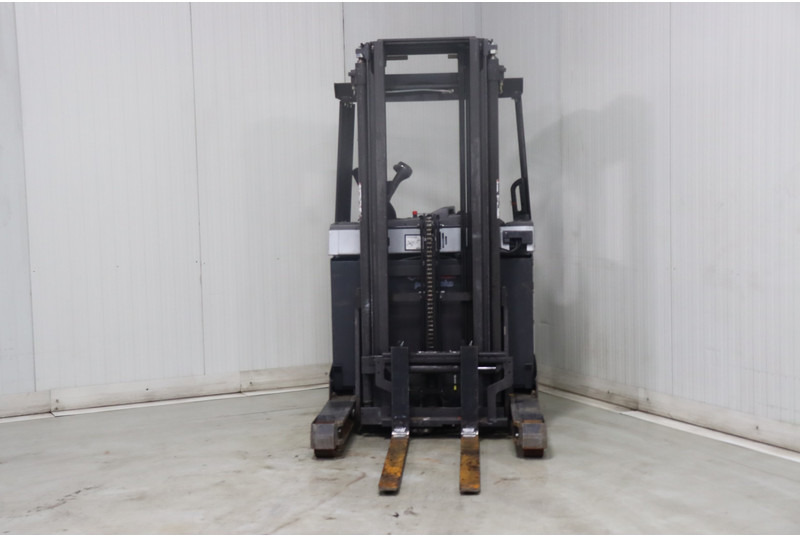 Nissan UNS140DTFVRC540 - Reach truck: picture 4 Nissan UNS140DTFVRC540 - Reach truck: picture 4