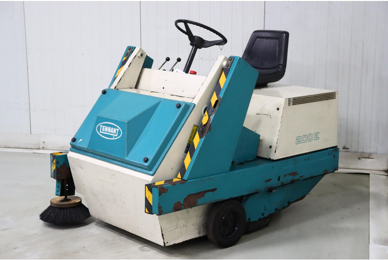TENNANT 200E - Road sweeper: picture 3 TENNANT 200E - Road sweeper: picture 3