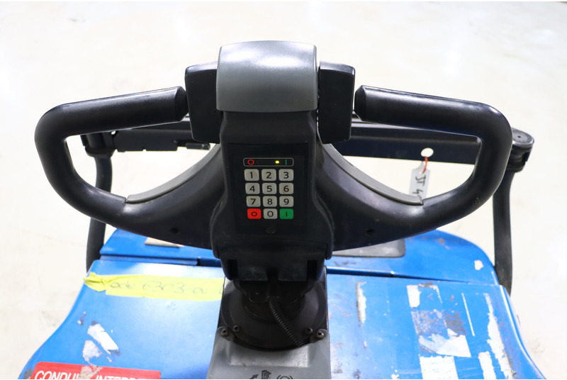 Toyota OSE120 - Order picker: picture 2 Toyota OSE120 - Order picker: picture 2