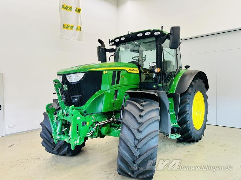 John Deere 6R 215 - Farm tractor: picture 1 John Deere 6R 215 - Farm tractor: picture 1