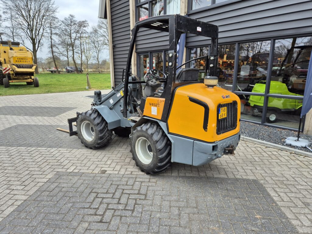 GIANT V452X-TRR - Compact loader: picture 3 GIANT V452X-TRR - Compact loader: picture 3