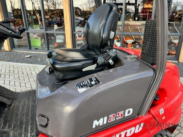 MANITOU MI25D - Diesel forklift: picture 3 MANITOU MI25D - Diesel forklift: picture 3
