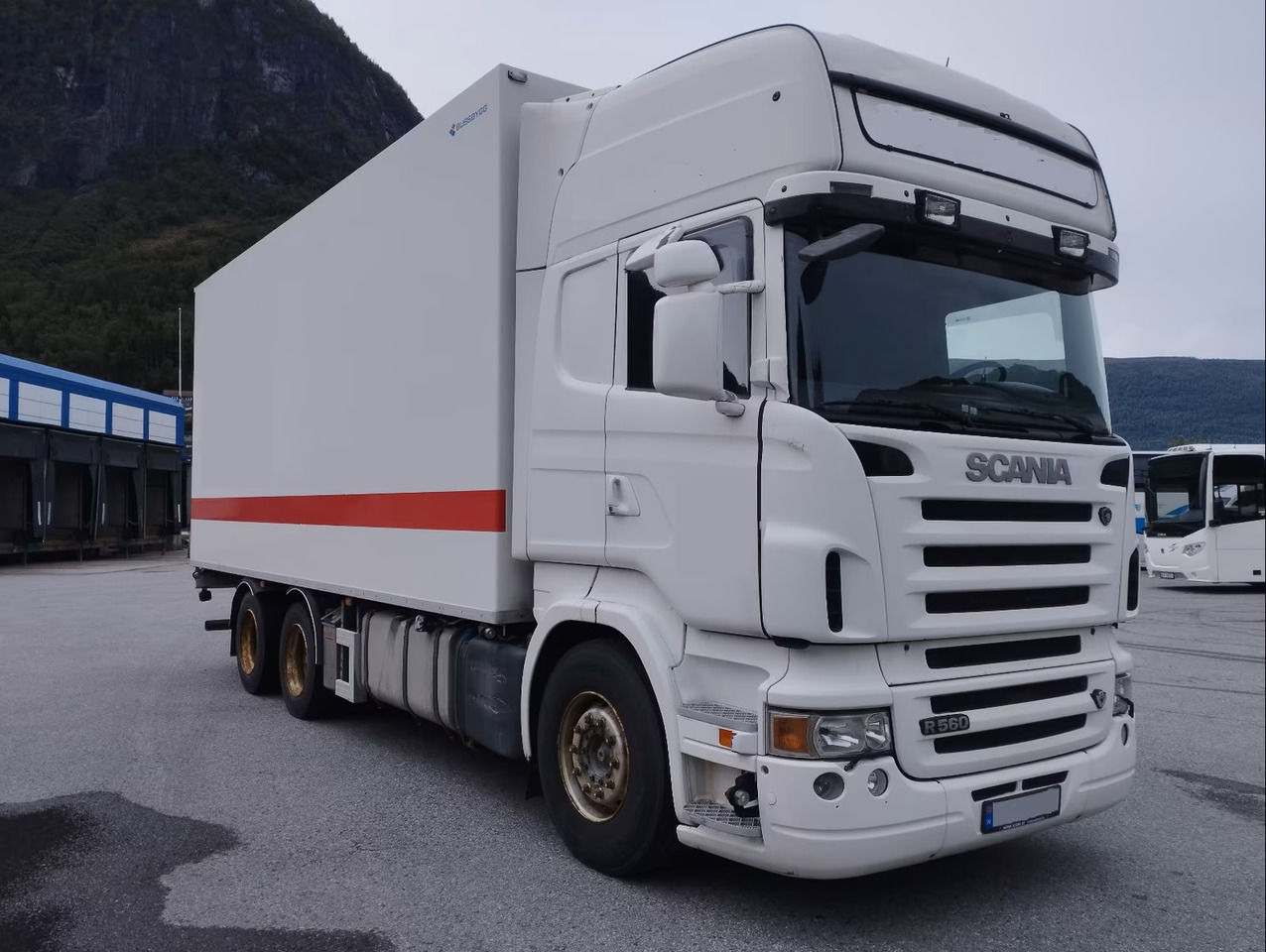 SCANIA R560 6x2,retarder - Box truck: picture 2 SCANIA R560 6x2,retarder - Box truck: picture 2