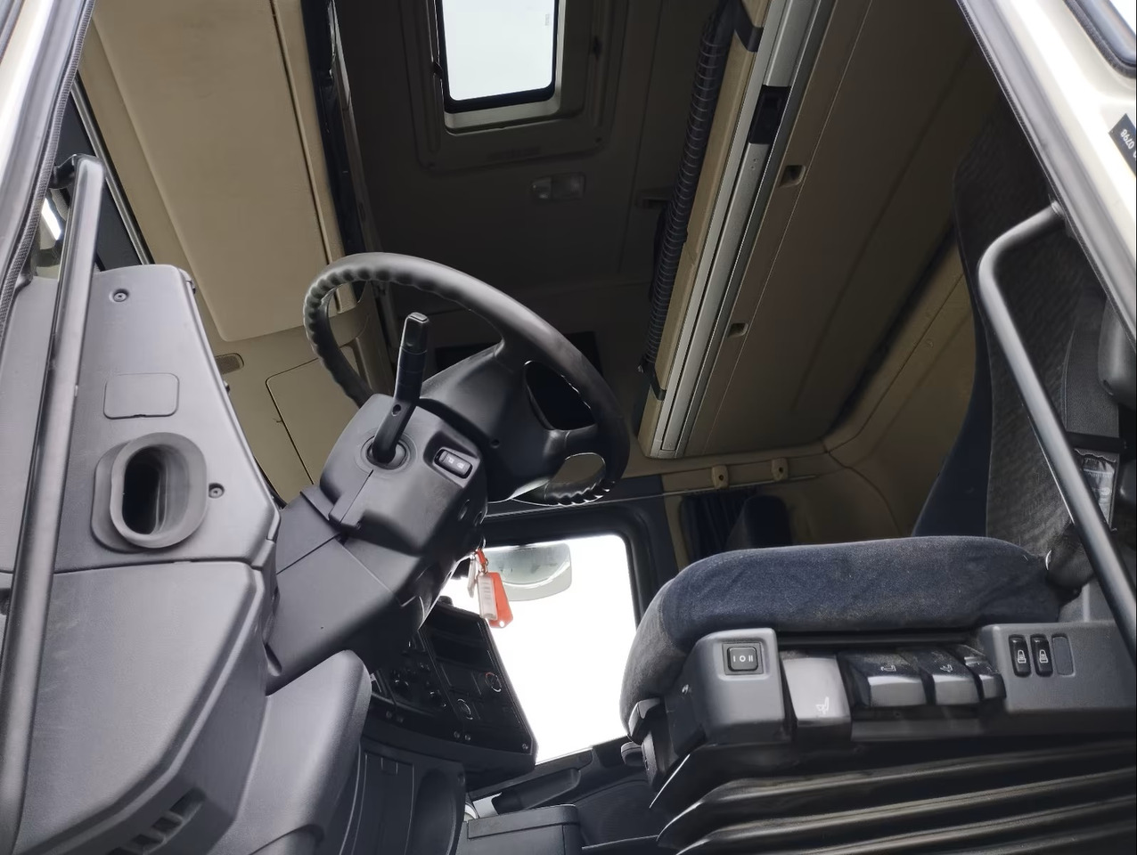 Box truck SCANIA R560 6x2,retarder: picture 8