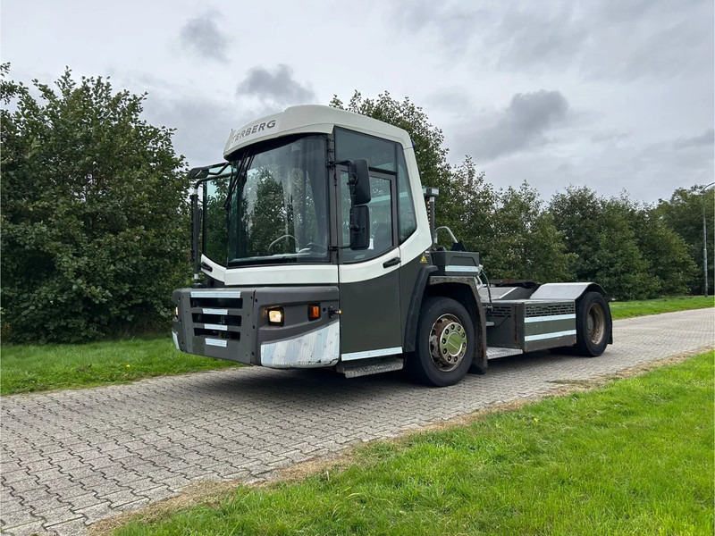 Terberg DT 183 | DISTRIBUTION TERMINAL | 8949 HOURS !!!! | LOW STEPS - Terminal tractor: picture 1 Terberg DT 183 | DISTRIBUTION TERMINAL | 8949 HOURS !!!! | LOW STEPS - Terminal tractor: picture 1