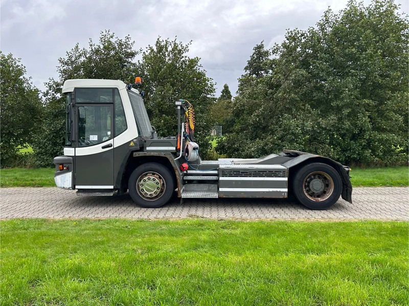 Terberg DT 183 | DISTRIBUTION TERMINAL | 8949 HOURS !!!! | LOW STEPS - Terminal tractor: picture 3 Terberg DT 183 | DISTRIBUTION TERMINAL | 8949 HOURS !!!! | LOW STEPS - Terminal tractor: picture 3