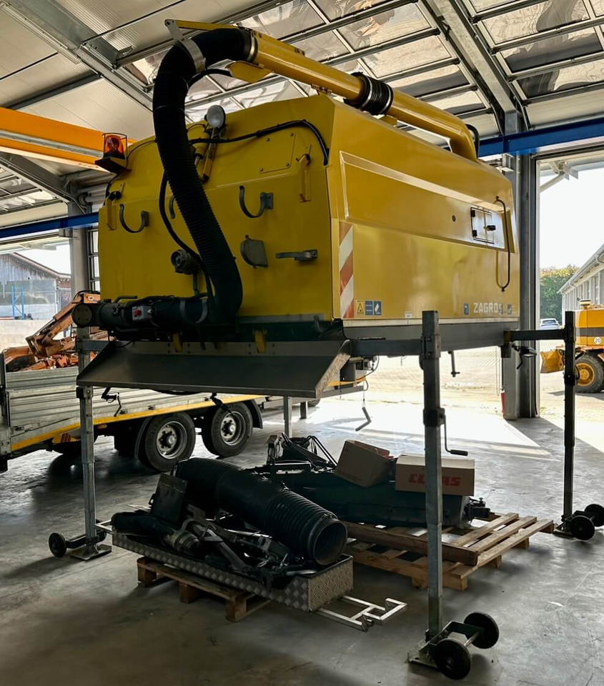 Unimog Aufbaukehrmaschine Trilety SK-370 - Garbage truck body: picture 4 Unimog Aufbaukehrmaschine Trilety SK-370 - Garbage truck body: picture 4