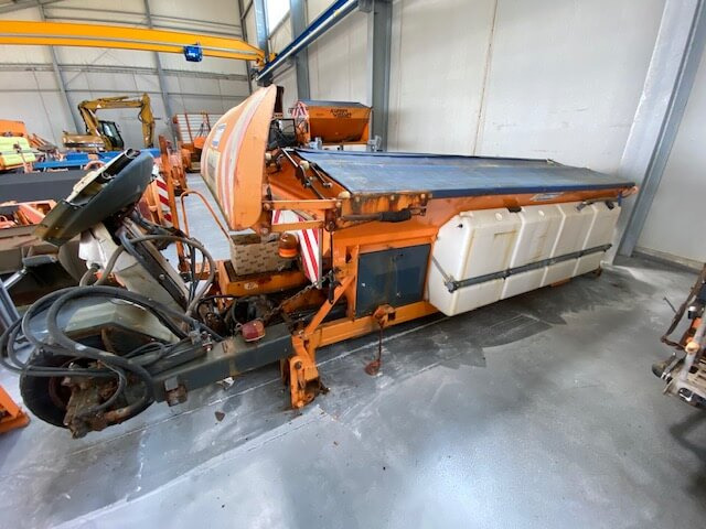 Unimog Salzstreuer Schmidt SAB40-36FR1750 - Sand/ Salt spreader: picture 1 Unimog Salzstreuer Schmidt SAB40-36FR1750 - Sand/ Salt spreader: picture 1