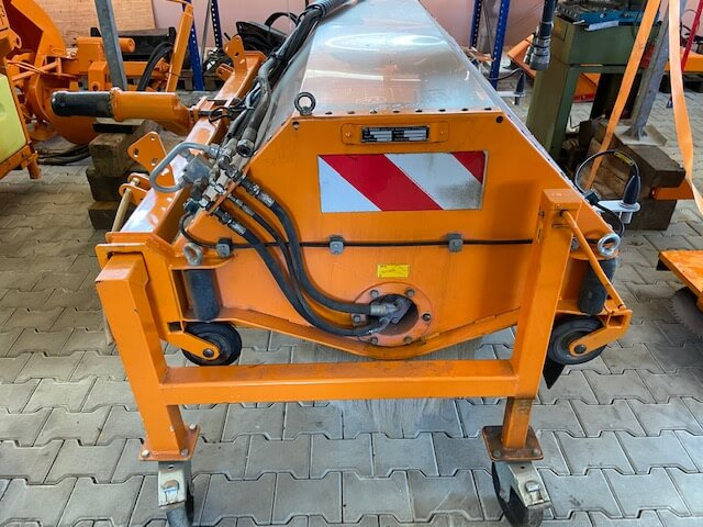 Unimog Tunnelwaschbürste Dücker TWA18/1 - Broom: picture 2 Unimog Tunnelwaschbürste Dücker TWA18/1 - Broom: picture 2