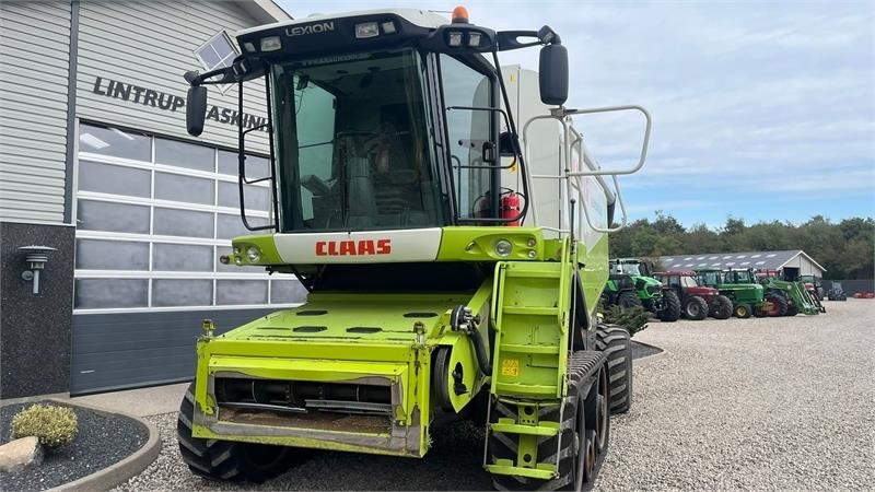 Claas LEXION 560 Med ny bælter og 4wd - Combine harvester: picture 3 Claas LEXION 560 Med ny bælter og 4wd - Combine harvester: picture 3