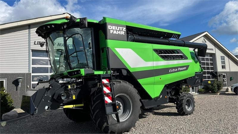 Deutz-fahr C7206 With 24feed - 7.2m header. New and unused Co - Combine harvester: picture 1 Deutz-fahr C7206 With 24feed - 7.2m header. New and unused Co - Combine harvester: picture 1